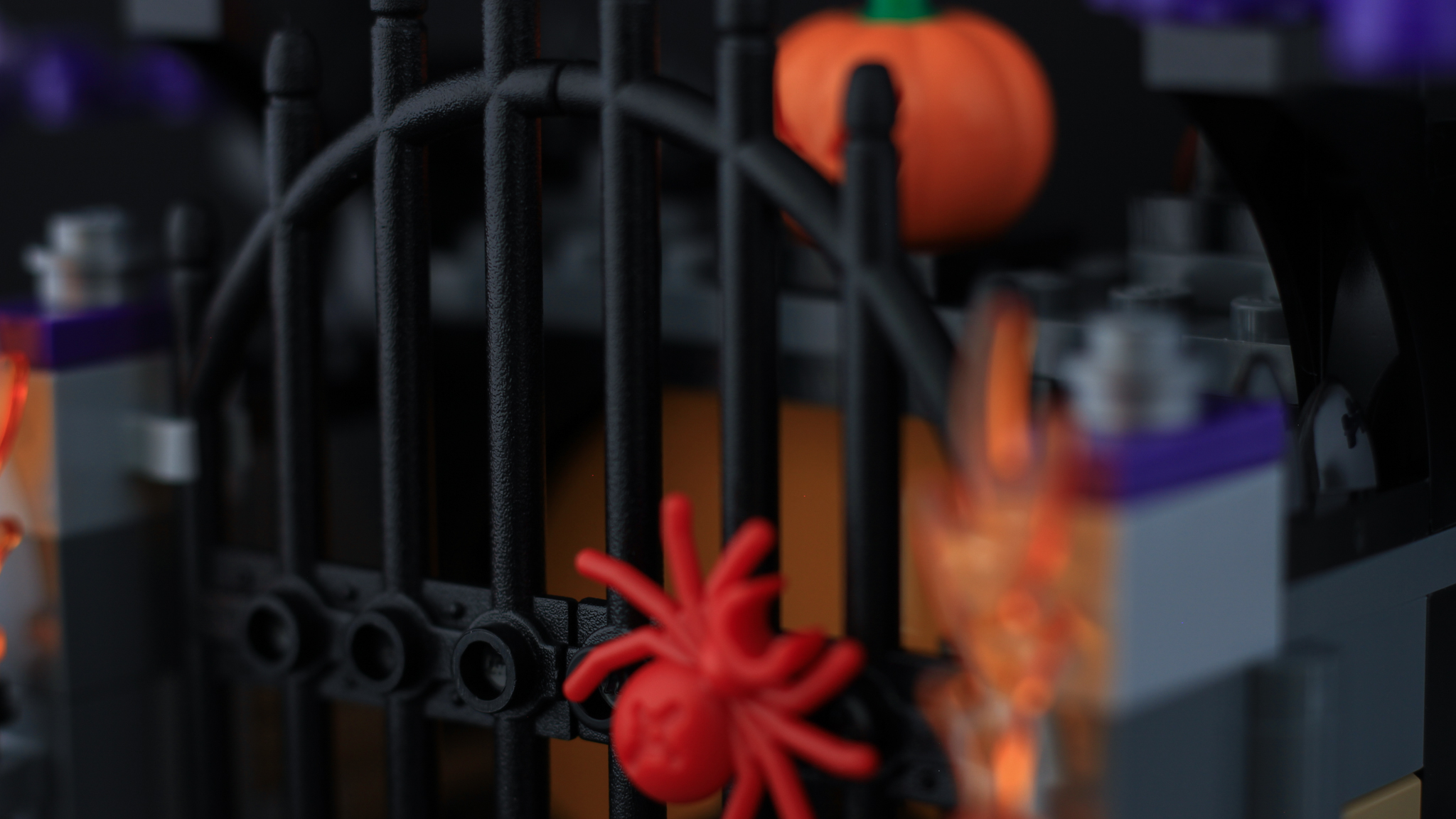 LEGO-40260-Halloween-Haunt