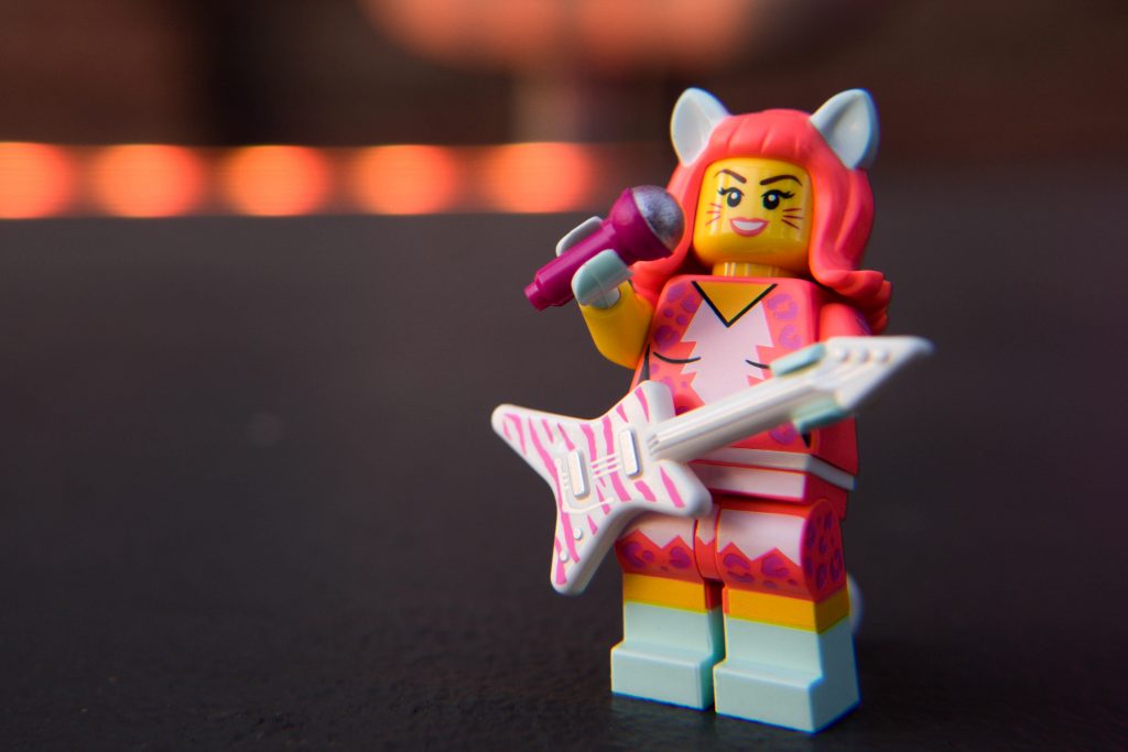 The LEGO Movie 2 Minifigure Review: Kitty Pop