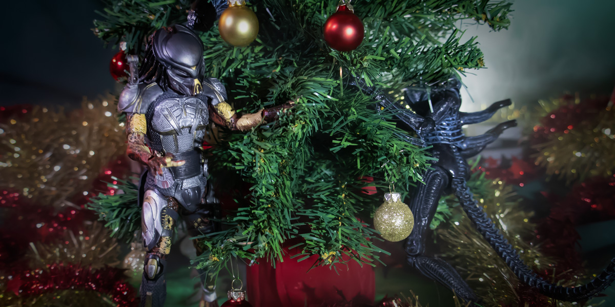Predator and alien at Christmas by @teddi_toyworld