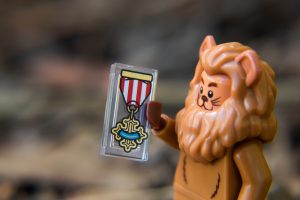 The LEGO Movie 2 Minifigure Review: Cowardly Lion