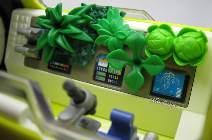 The panel with the test plants