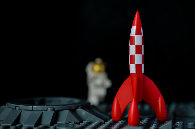 Tintin rocket on LEGO plate with spaceman figure