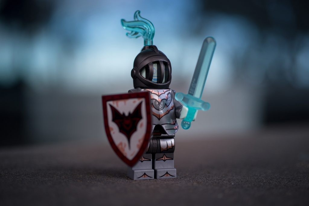 Lego Minifigure 2 Swords Trans Light Blue Fright Knight Series 19 NEW 