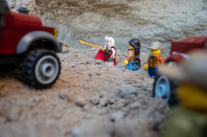 Pharoah Minifigure giving directions to adventurers