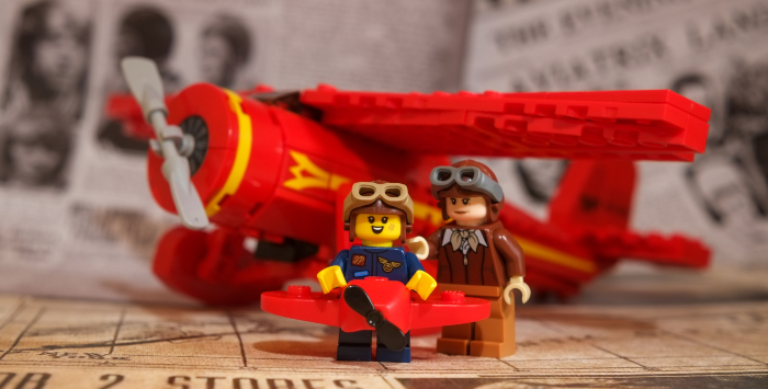LEGO Lockheed Vega 5B model and the minifigure of Amelia Earhart and Airplane Girl