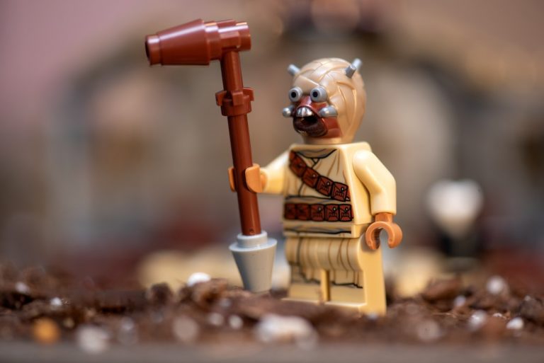 lego mando trouble on tatooine