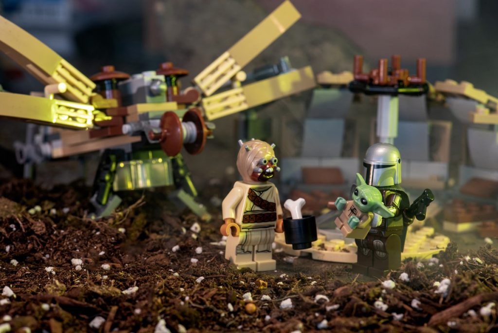 A review of the new LEGO Star Wars: The Mandalorian Trouble on Tatooine set 75299.