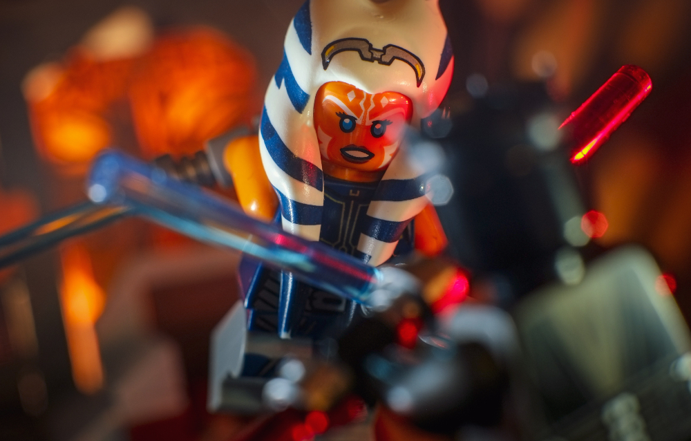 LEGO Ahsoka Tano minifigure attacking Darth Maul