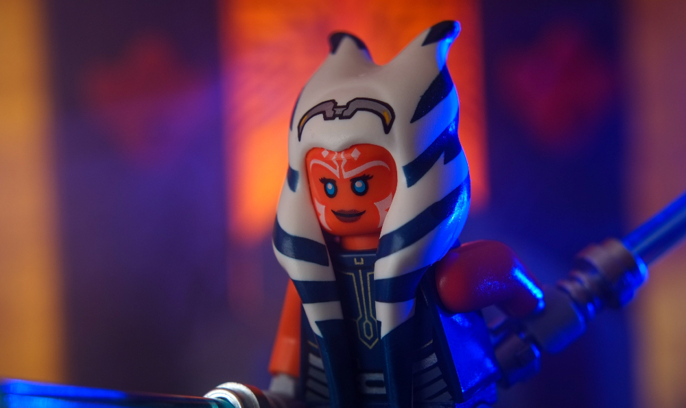 LEGO Ahsoka Tano minifigure holding light sabres