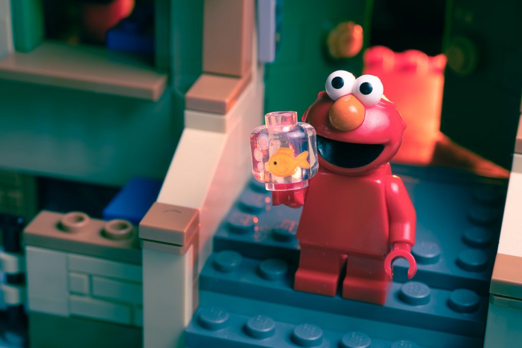 Lego store elmo minifigure