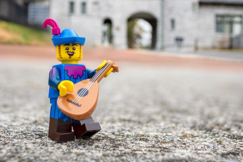 LEGO medieval bard minifigure in blue suit holding a lute.