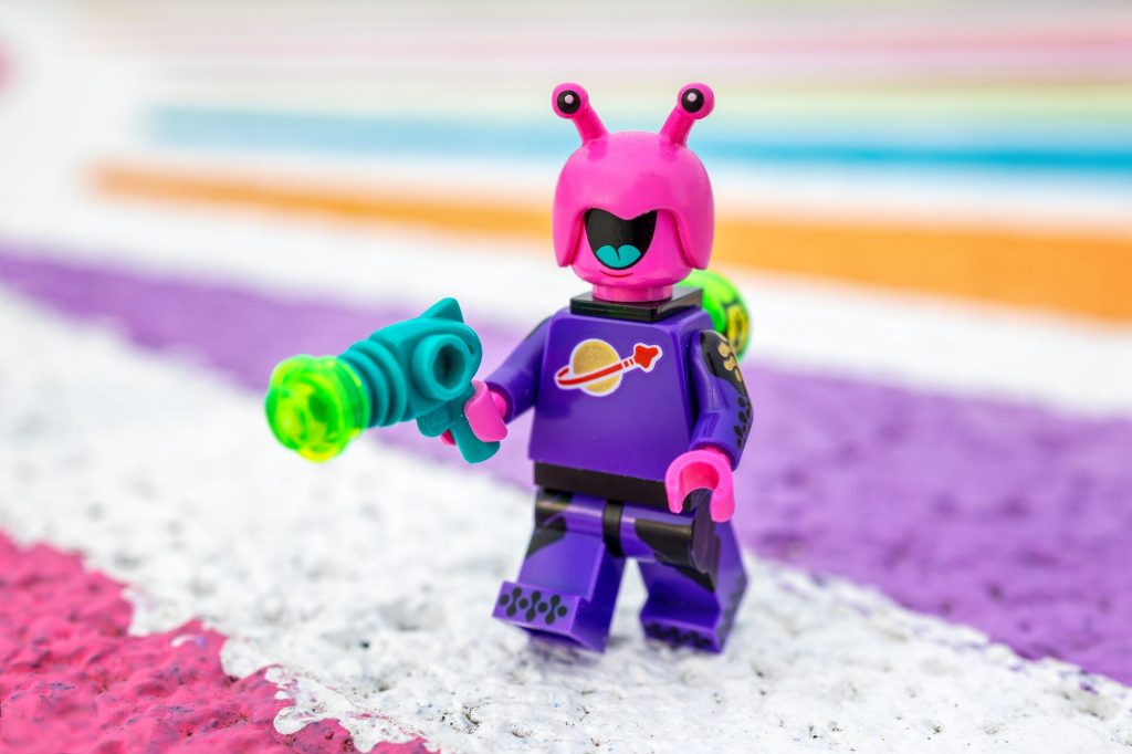 Snaillike LEGO alien minifigure in purple classic space suit.
