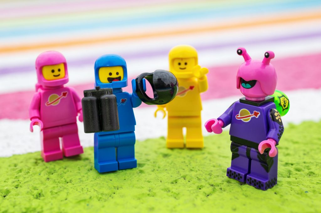 Snaillike LEGO alien minifigure in purple classic space suit with Benny and two other classic spacemen.