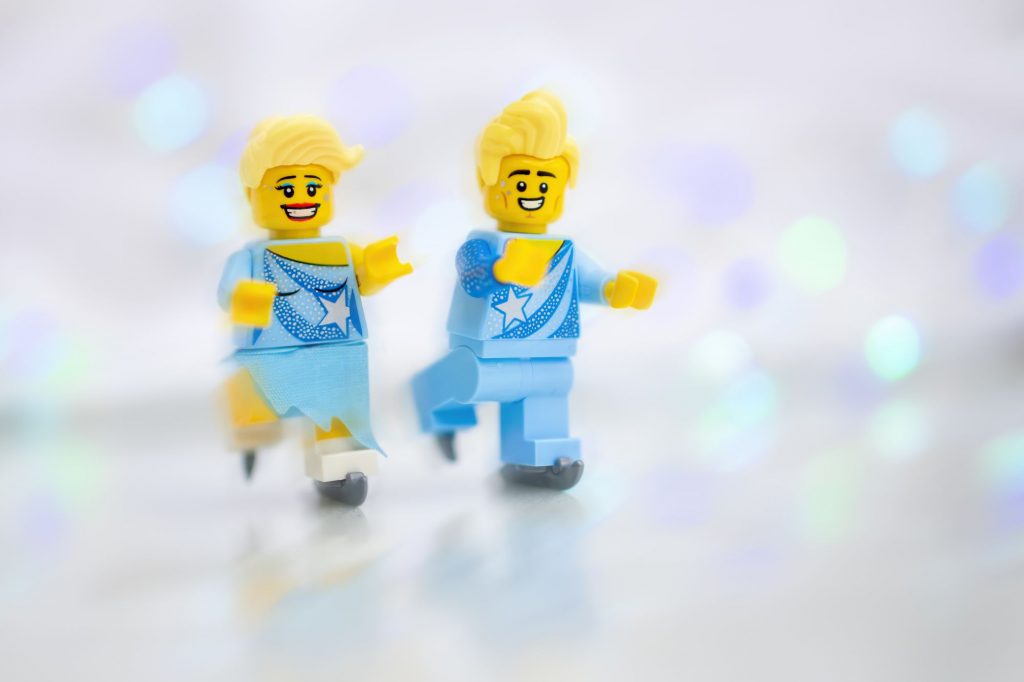 LEGO pair of figure skaters minifigures