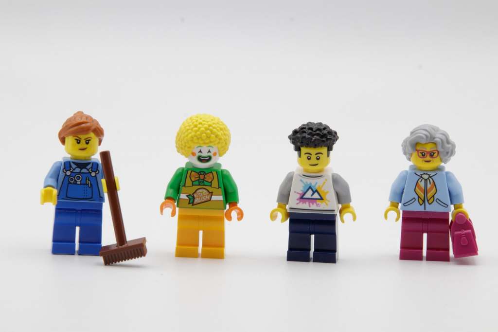 Four miscellaneous LEGO minifigures 