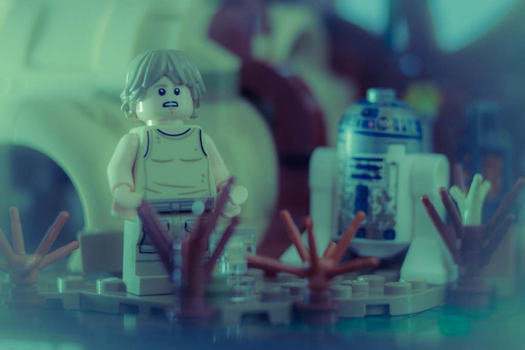 LEGO Luke Skywalker minifigure with R2D2 amonf the swamp of LEGO Dagobah diorama. 