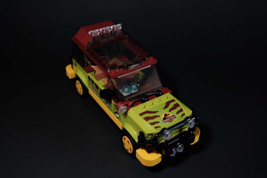 LEGO Jurassic Park Ford Explorer XLT - theperryadventures