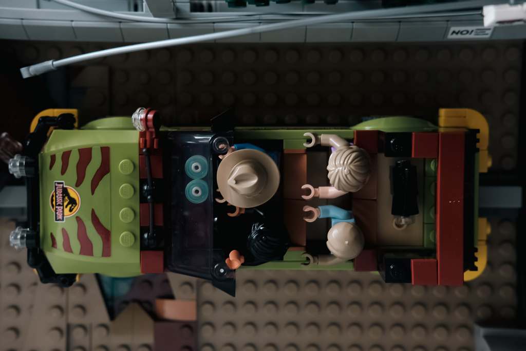 LEGO ford explorer figures fit inside - theperryadventures