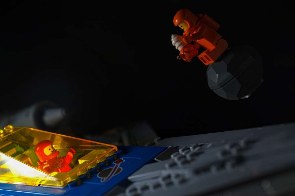 10497 Galaxy Explorer team is rescuing an orange spaceman from the floating asteroid.