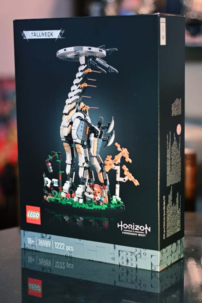 A view on the box of LEGO Horizon Forbidden West: Tallneck (76989) st