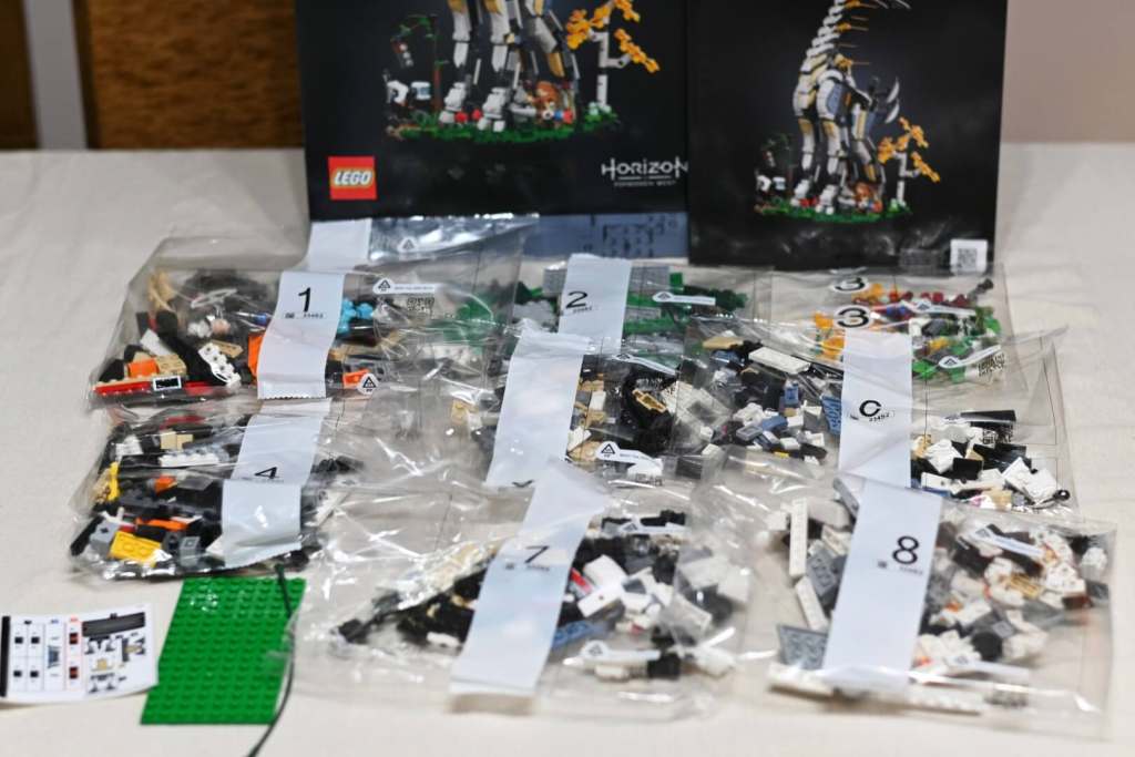 Bags with bricks from LEGO Horizon Forbidden West: Tallneck (76989) set