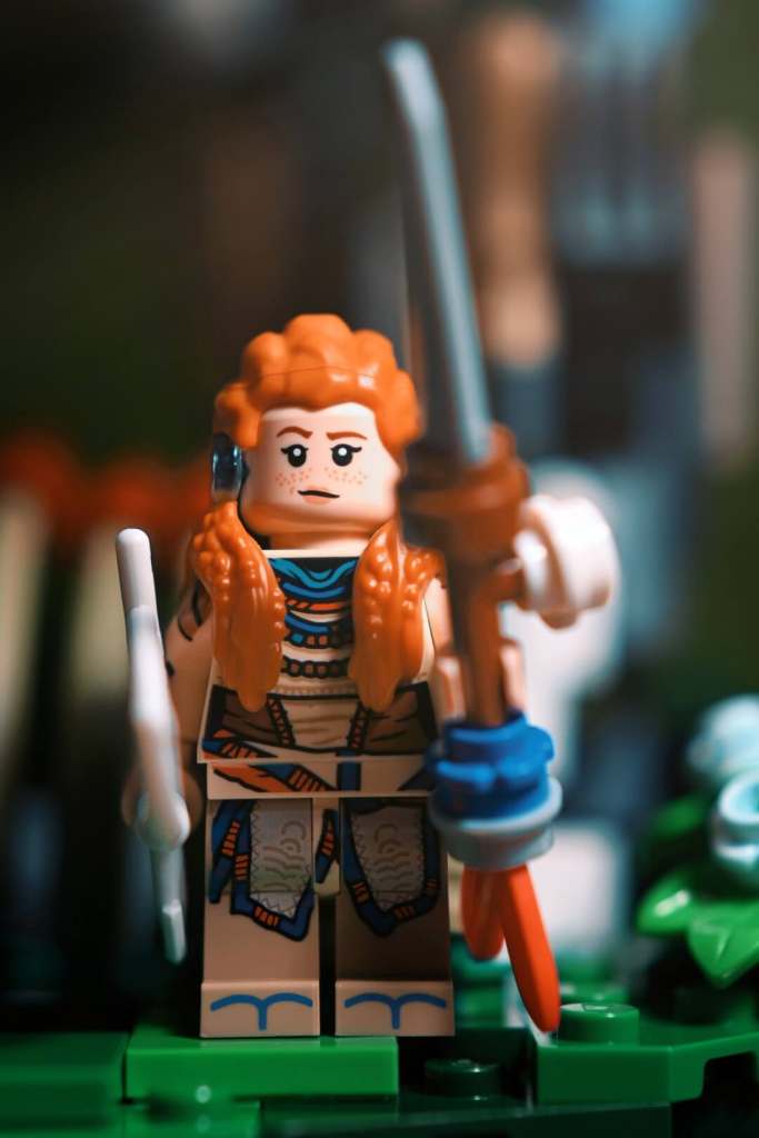 A close-up of Aloy minifigure from LEGO Horizon Forbidden West: Tallneck (76989) set