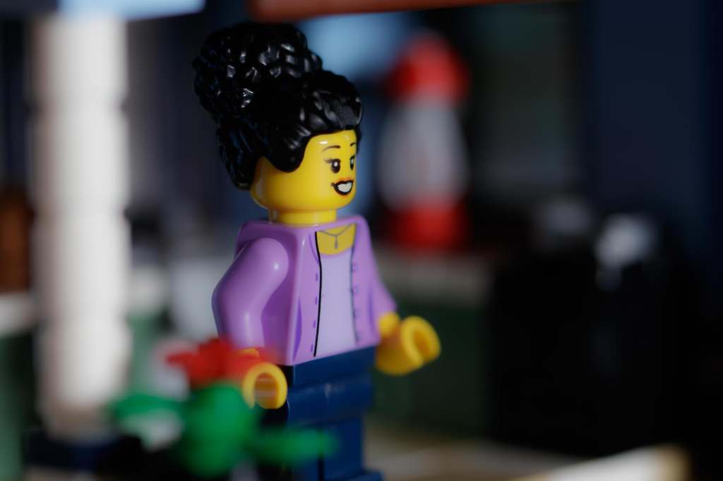 a female Lego minifigure looking to the right frame of the picture