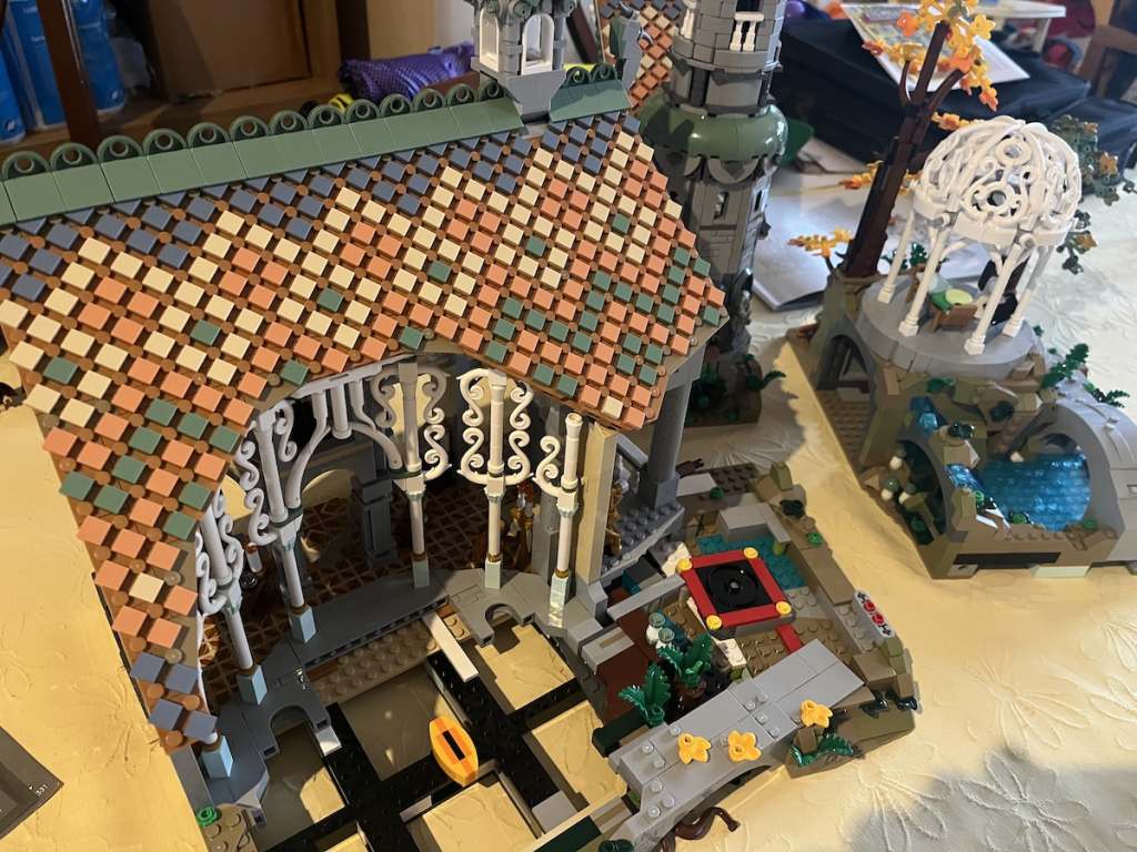 Lego Rivendell, the Eye of Sauron and modular building