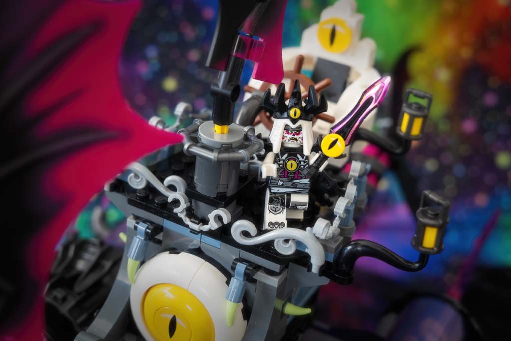  LEGO 71469 DREAMZzz The Nightmares Shark Ship Build A 2-Way  Pirate Boat Toy, Construction Kit with Minifigures Mateo, Nova & The King  of Nightmares, for Kids : Toys & Games