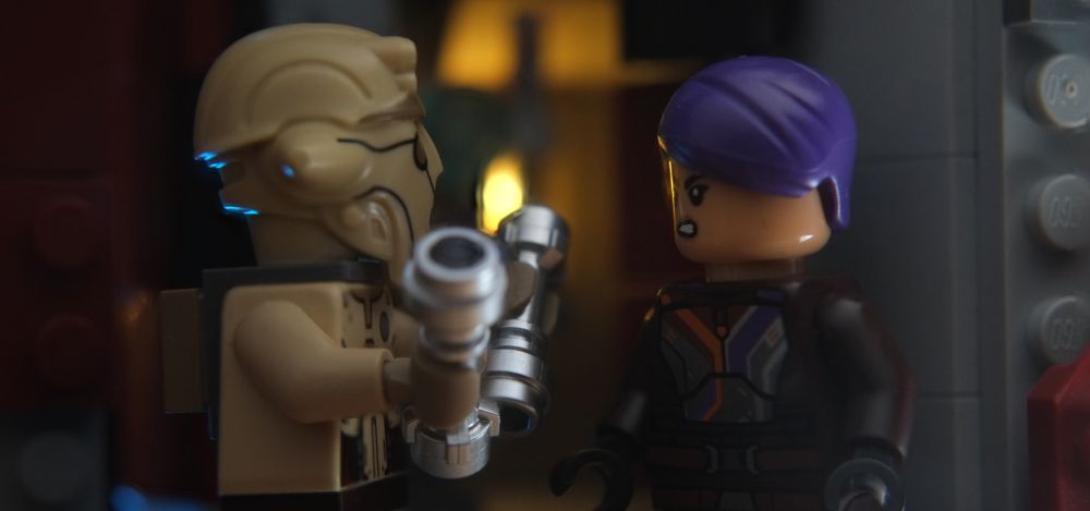 A LEGO minifigures of Huyang and Sabine Wren having conversation.