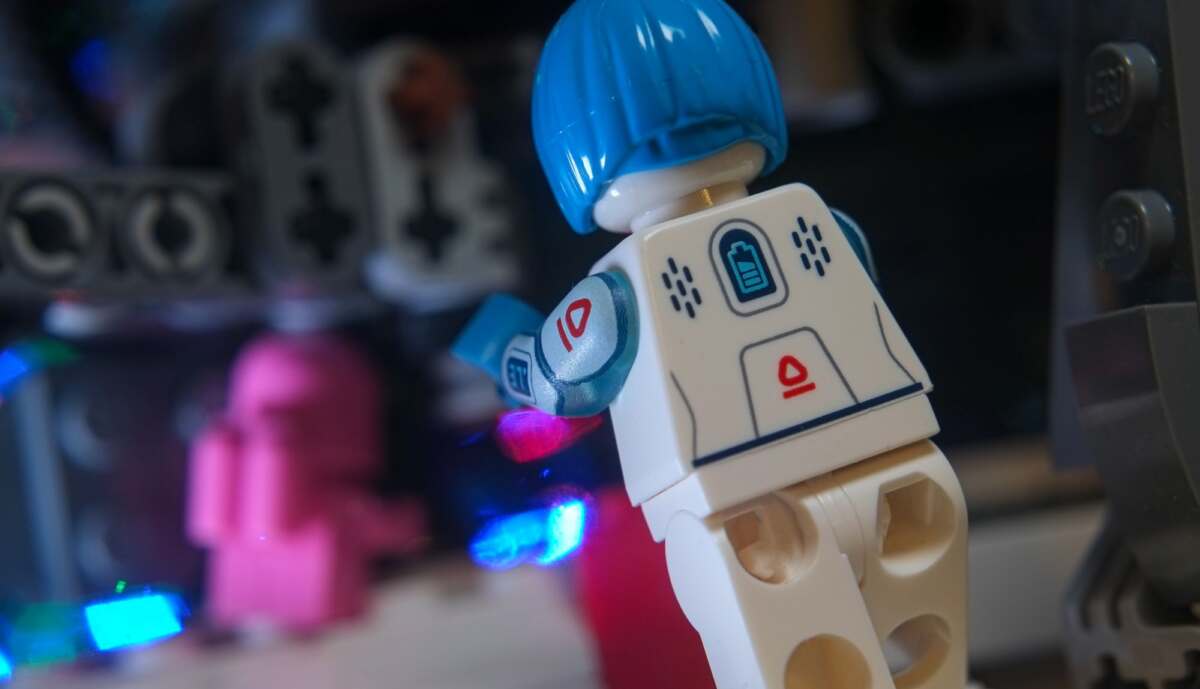 LEGO CMF 26 series nurse android minifigure 