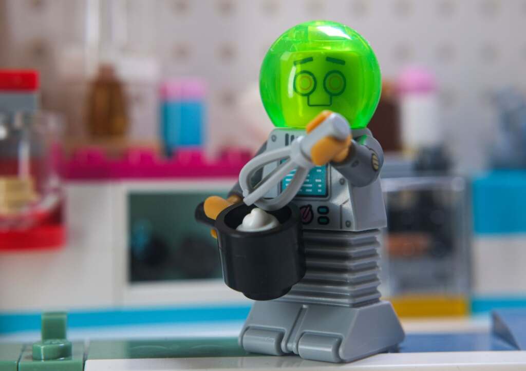 LEGO CMF 26 series Robot Butler minifigure