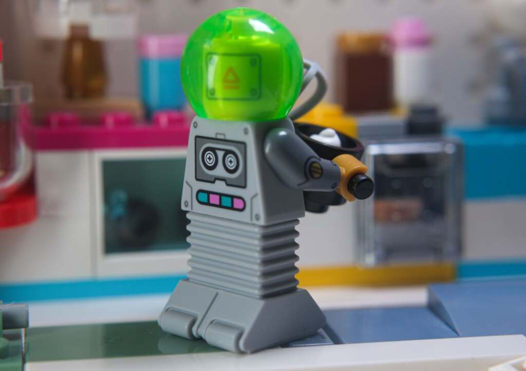 LEGO CMF 26 series Robot Butler minifigure