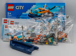 Picture of bads and the box from Lego Explorer Diving Boat 60377 set