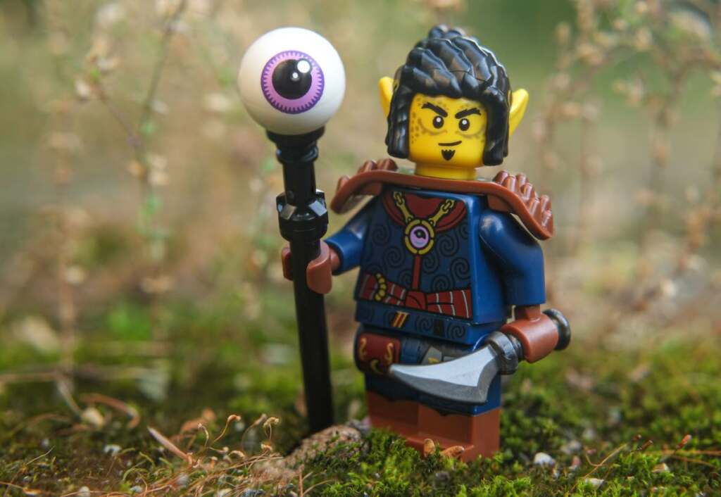 LEGO male Gith Warlock with staff and dagger