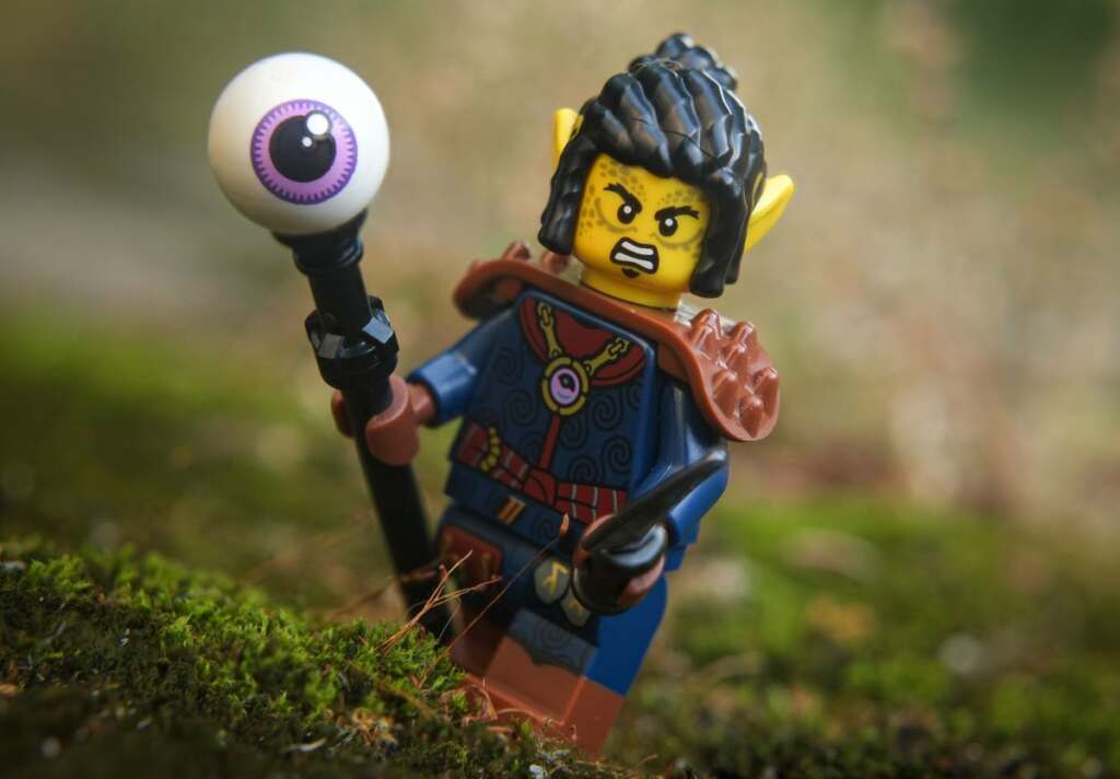 LEGO male Gith Warlock with staff and dagger