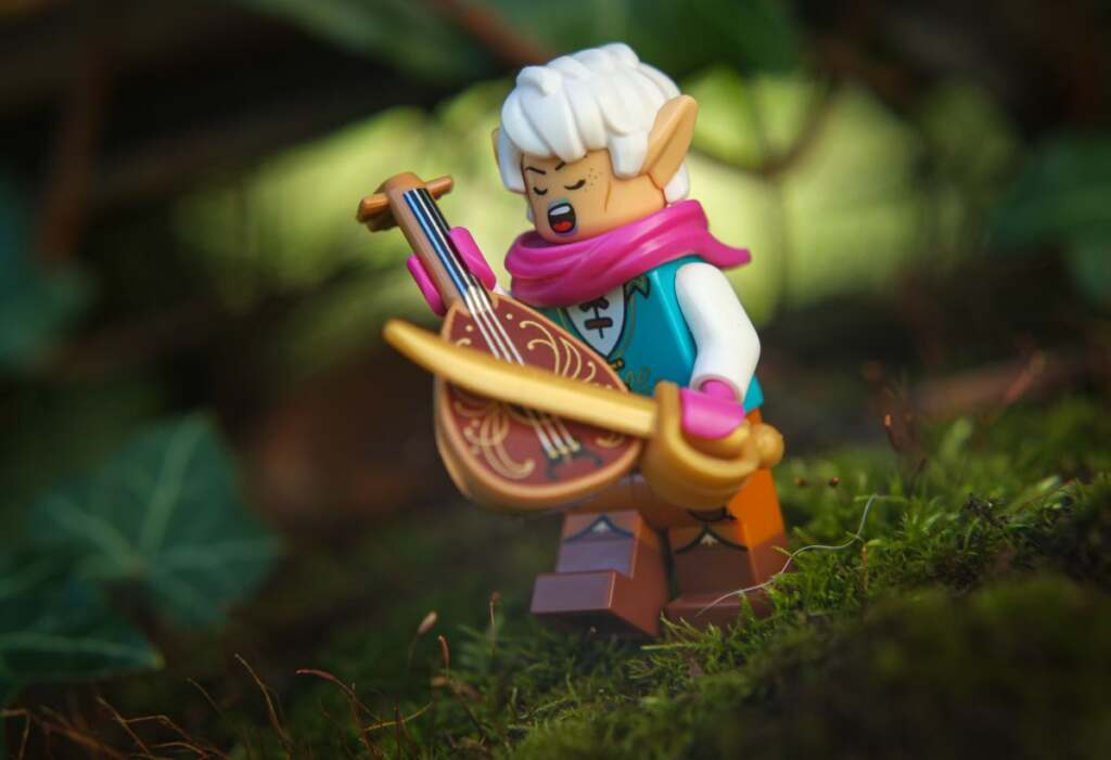 LEGO female Elf Bard singing