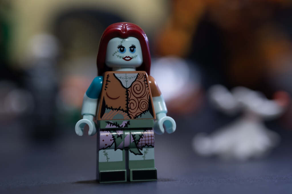 Sally - LEGO Minifigure