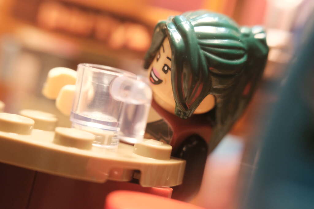 Makiko LEGO Partys Bar 