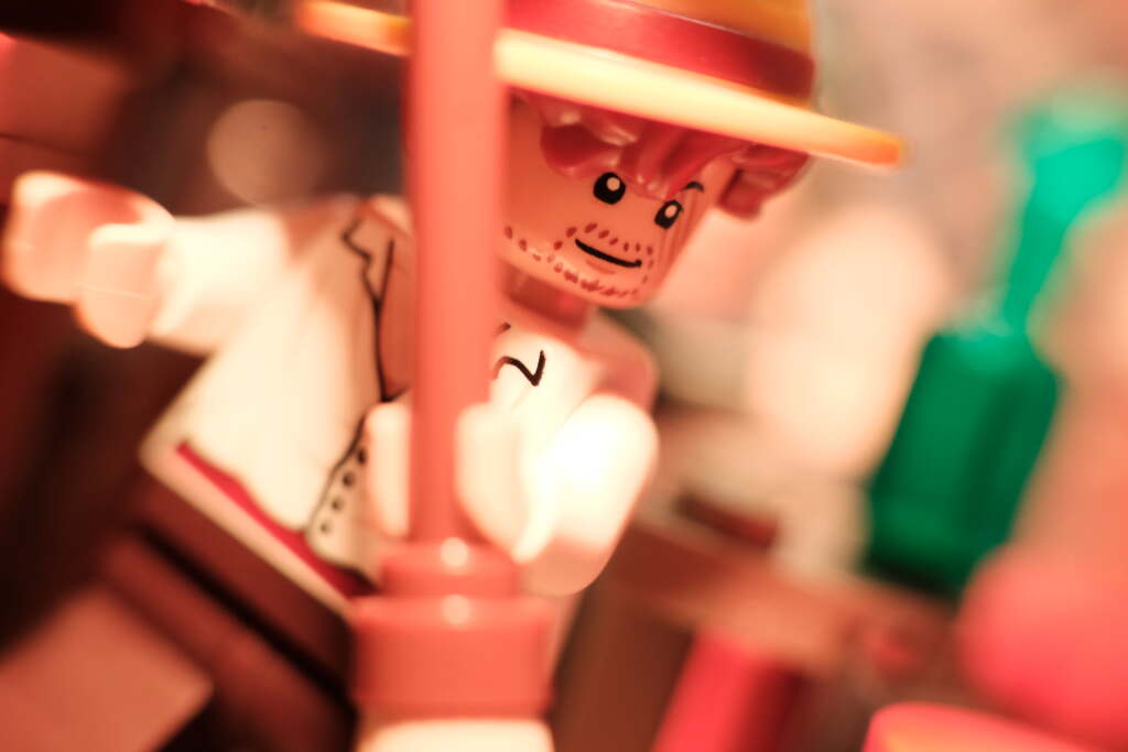 Shanks cleans up Party's Bar LEGO